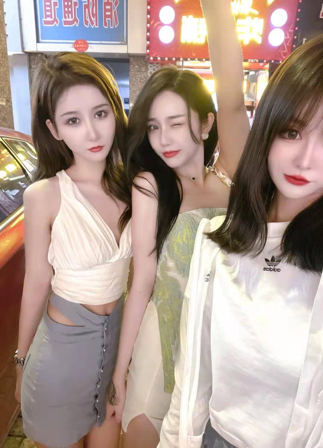 性感水嫩的年轻妹妹,艹的太嗨了女上位姿势开销魂